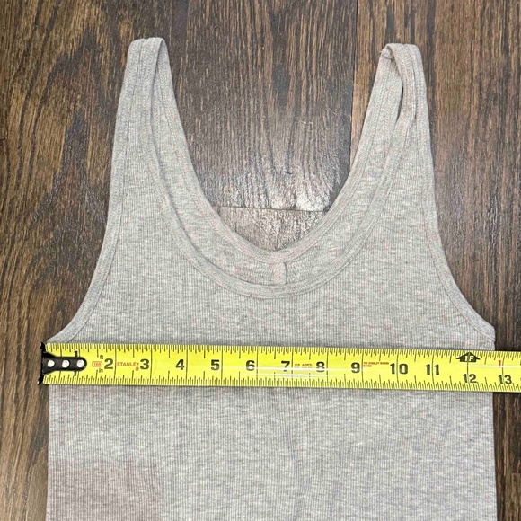 NWT Vince Womens Ribbed Sleeveless Scoop Neck Tank Top Gray Size L - Picture 3 of 9